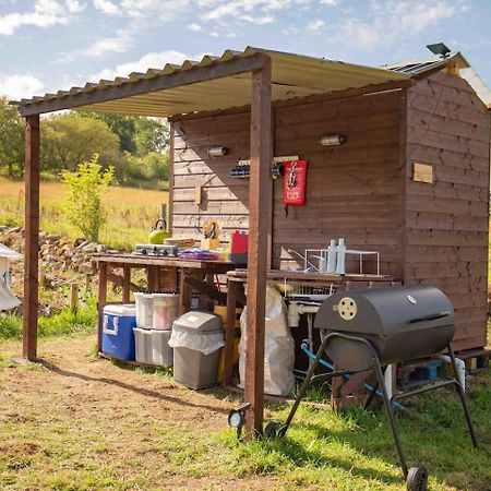 Roaches Retreat Family Glampsite, Rocky Reach Bell Tent With Outdoor Adventures And Campfire Nights Upper Hulme 外观 照片