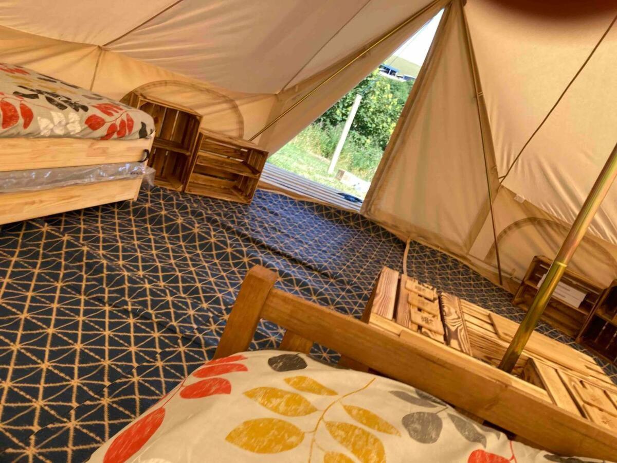 Roaches Retreat Family Glampsite, Rocky Reach Bell Tent With Outdoor Adventures And Campfire Nights Upper Hulme 外观 照片