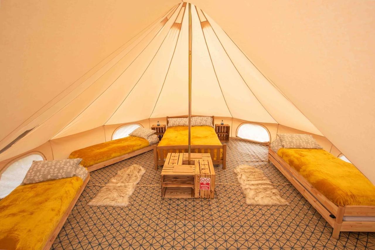 Roaches Retreat Family Glampsite, Rocky Reach Bell Tent With Outdoor Adventures And Campfire Nights Upper Hulme 外观 照片