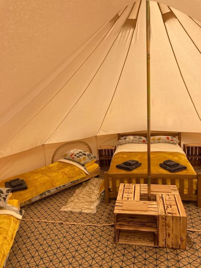 Roaches Retreat Family Glampsite, Rocky Reach Bell Tent With Outdoor Adventures And Campfire Nights Upper Hulme 外观 照片