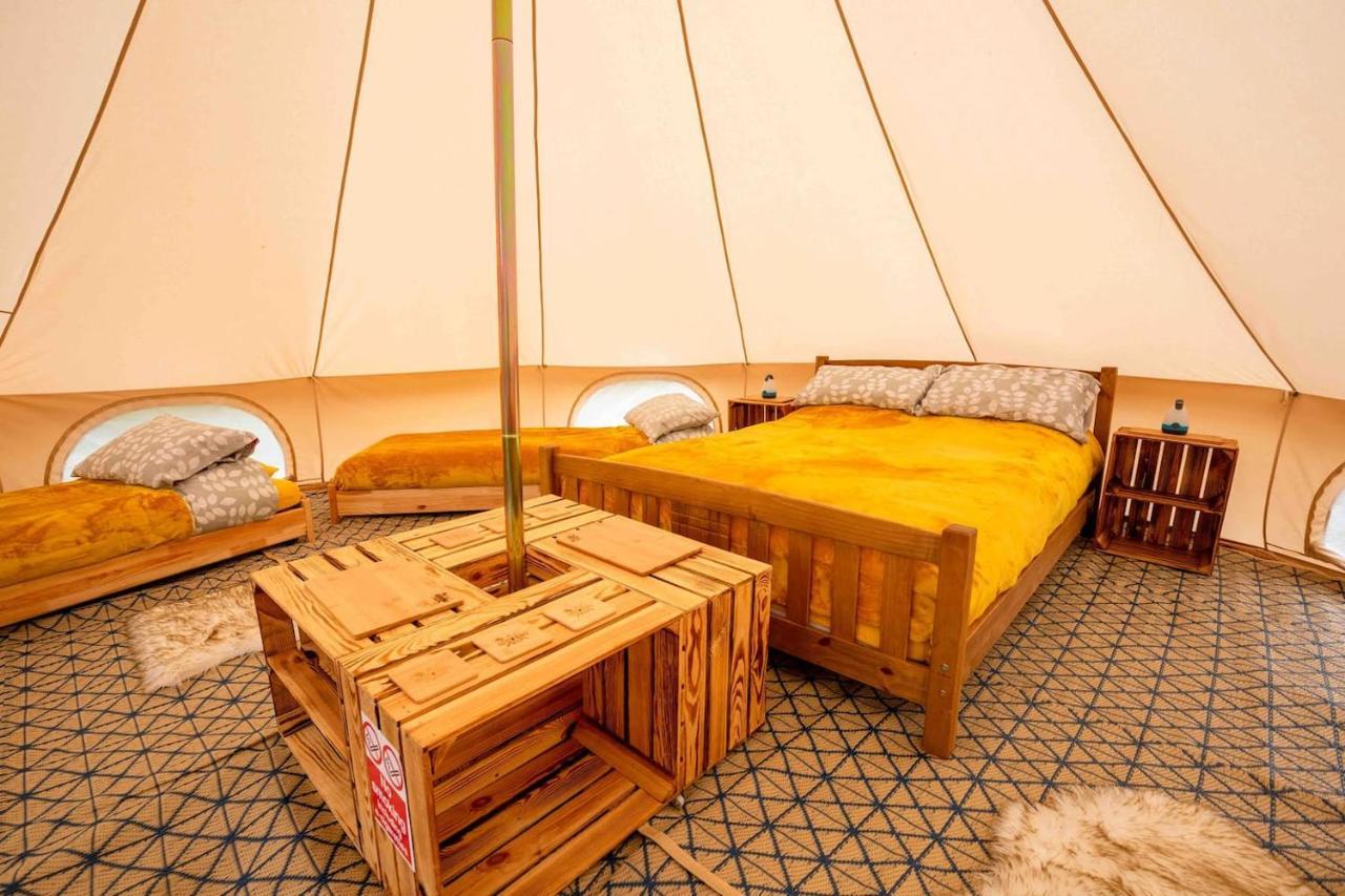 Roaches Retreat Family Glampsite, Rocky Reach Bell Tent With Outdoor Adventures And Campfire Nights Upper Hulme 外观 照片