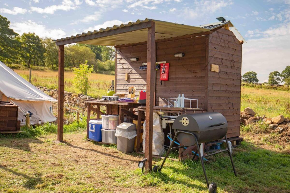 Roaches Retreat Family Glampsite, Rocky Reach Bell Tent With Outdoor Adventures And Campfire Nights Upper Hulme 外观 照片