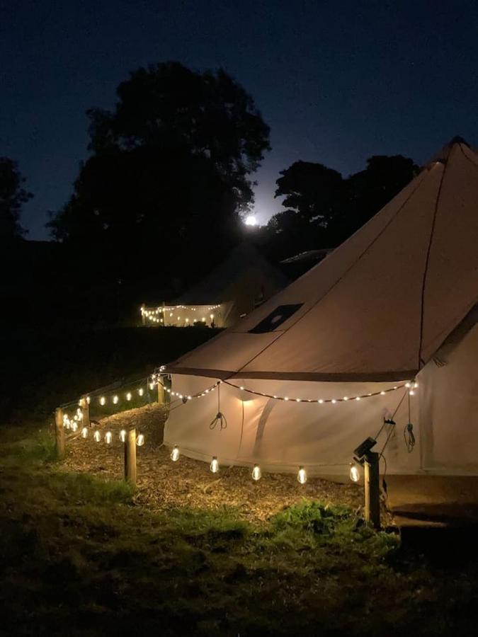 Roaches Retreat Family Glampsite, Rocky Reach Bell Tent With Outdoor Adventures And Campfire Nights Upper Hulme 外观 照片