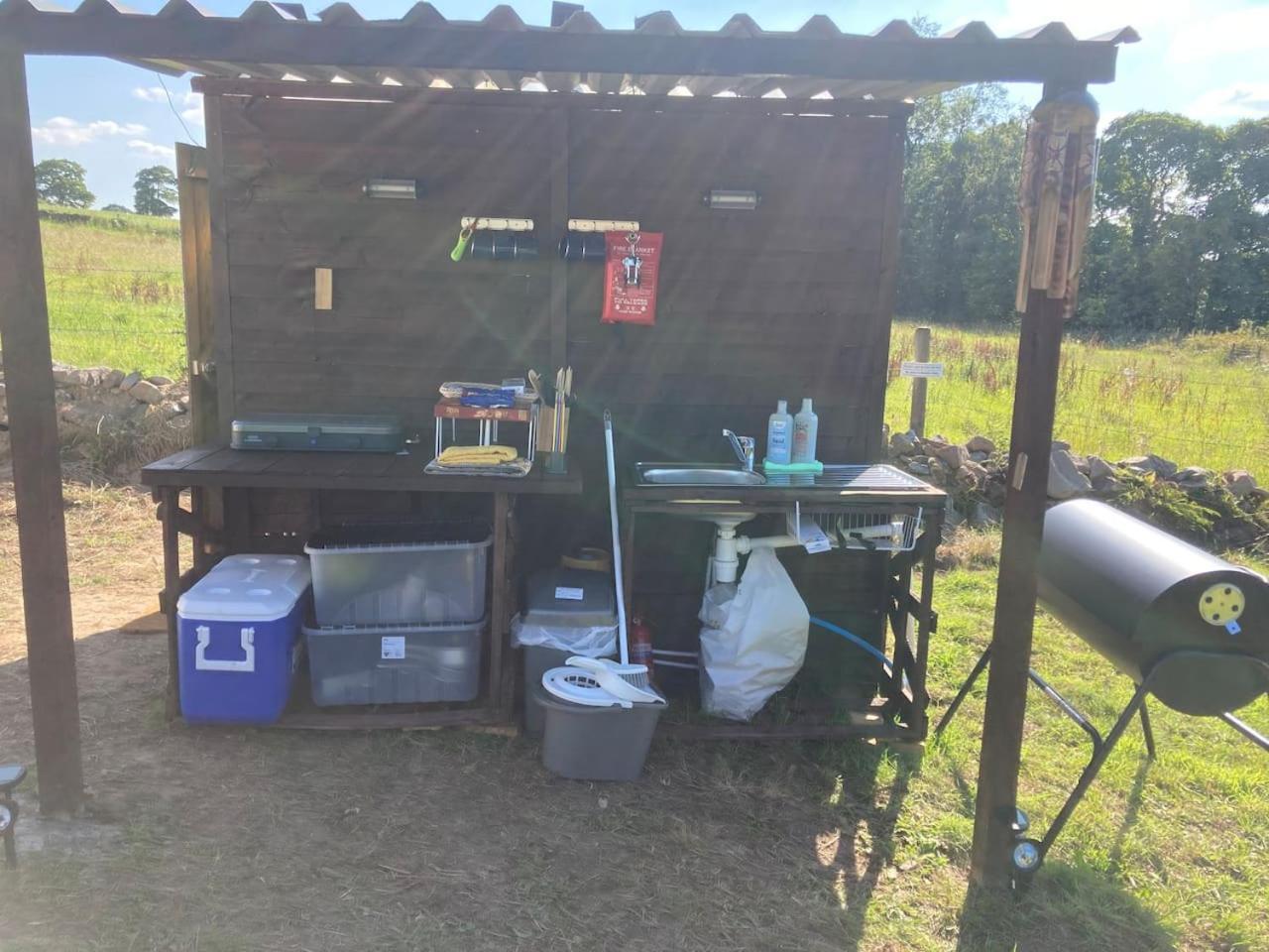 Roaches Retreat Family Glampsite, Rocky Reach Bell Tent With Outdoor Adventures And Campfire Nights Upper Hulme 外观 照片