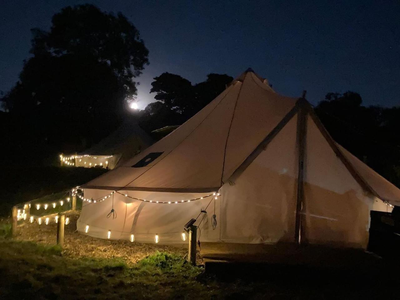 Roaches Retreat Family Glampsite, Rocky Reach Bell Tent With Outdoor Adventures And Campfire Nights Upper Hulme 外观 照片