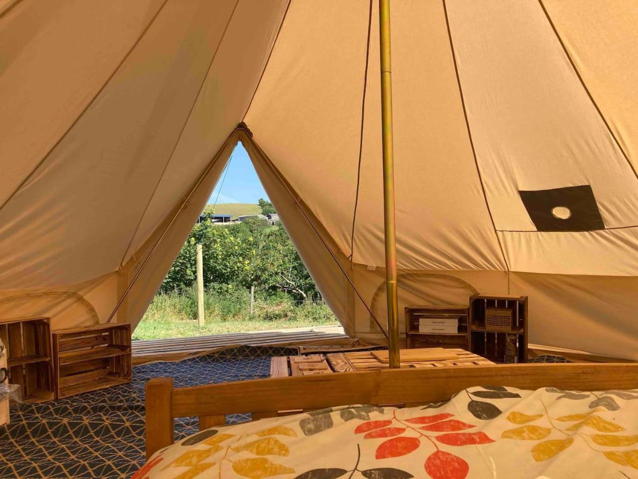 Roaches Retreat Family Glampsite, Rocky Reach Bell Tent With Outdoor Adventures And Campfire Nights Upper Hulme 外观 照片