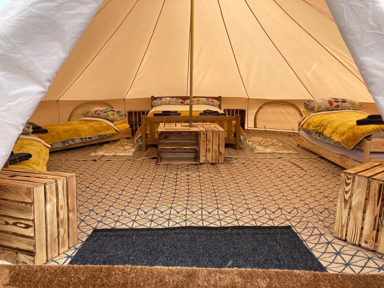 Roaches Retreat Family Glampsite, Rocky Reach Bell Tent With Outdoor Adventures And Campfire Nights Upper Hulme 外观 照片