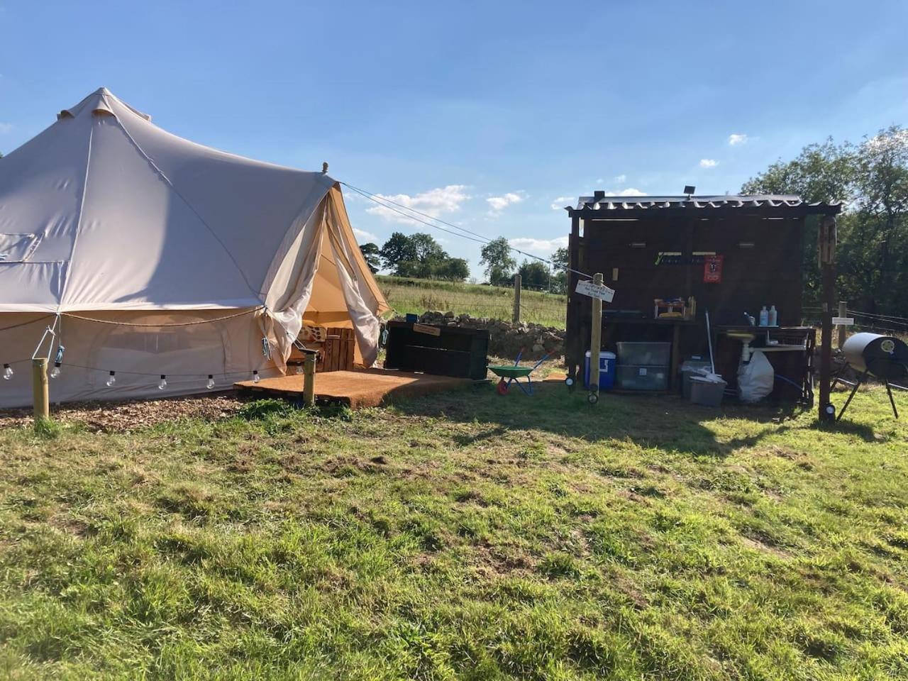 Roaches Retreat Family Glampsite, Rocky Reach Bell Tent With Outdoor Adventures And Campfire Nights Upper Hulme 外观 照片